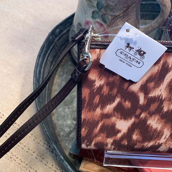 Coach cheetah wallet wristlet - Picture 4 of 5